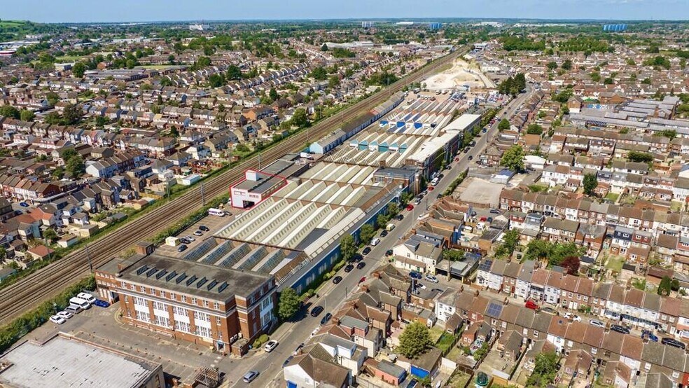 Leagrave Rd, Luton à louer - Photo de l’immeuble – Image 2 sur 7