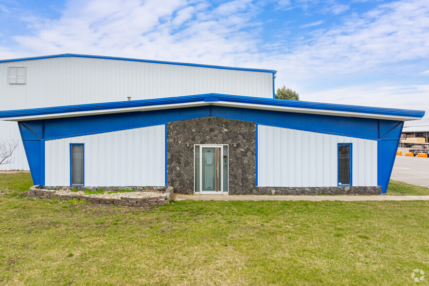 69687 Kraus Rd, Edwardsburg, MI à louer - Photo de l’immeuble – Image 3 sur 8
