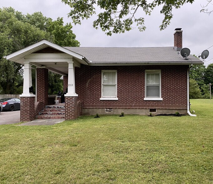 212 W End Ave, Dickson, TN à vendre - Photo de l’immeuble – Image 1 sur 4
