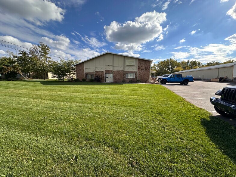 3500 3 Mile Rd NW, Grand Rapids, MI à louer - Photo de l’immeuble – Image 2 sur 7