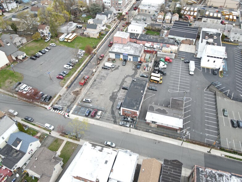 585 Forest St, Orange, NJ à louer - Photo de l’immeuble – Image 2 sur 8