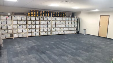 2421 Production Dr, Indianapolis, IN à louer Photo intérieure– Image 2 sur 4