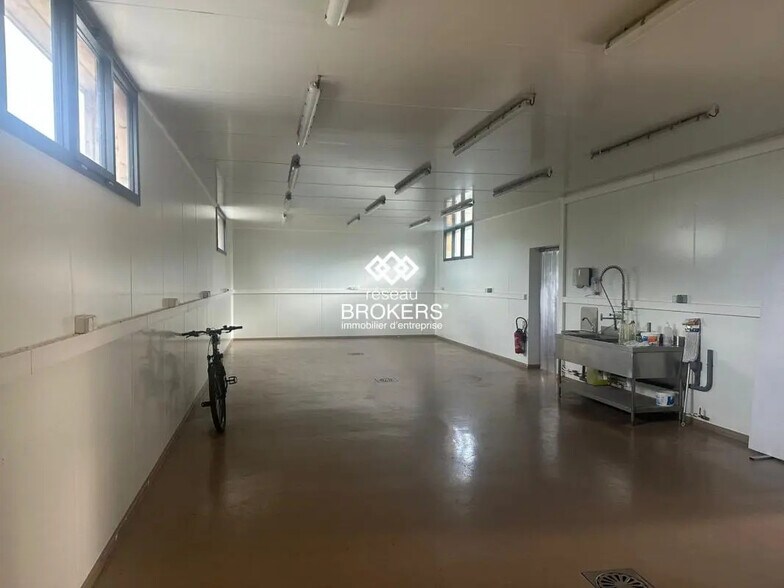 Industriel/Logistique dans Ennery à louer - Photo intérieure – Image 1 sur 3
