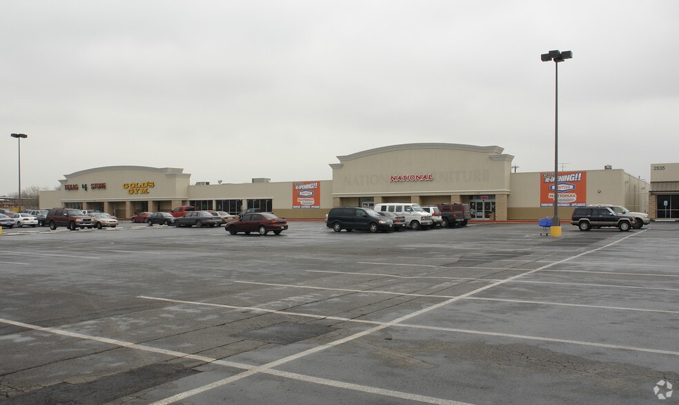 2545-2567 SW Military Dr, San Antonio, TX à louer - Photo principale – Image 2 sur 8