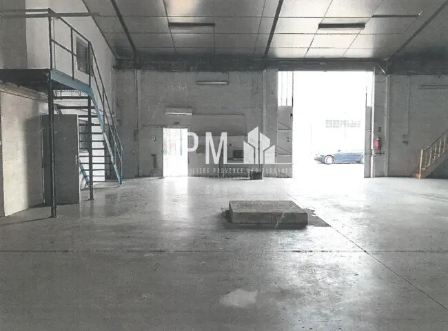 Local d’activités dans Aubagne à louer - Photo de l’immeuble – Image 1 sur 6
