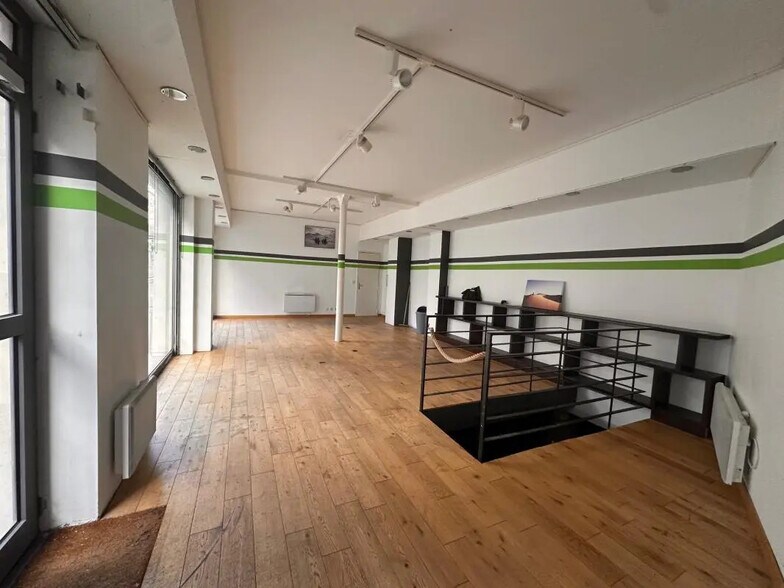 Local commercial dans Paris à louer - Photo de l’immeuble – Image 3 sur 7