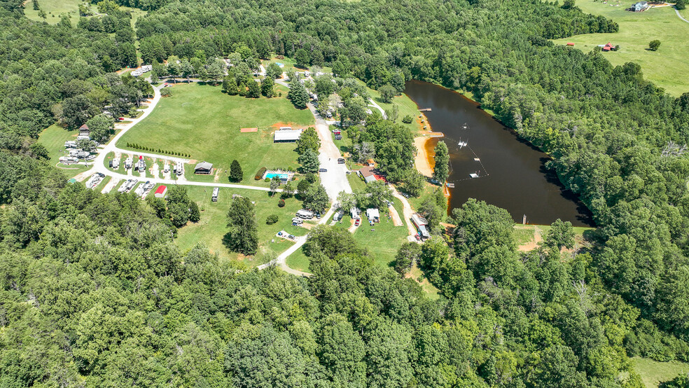 1105 W Lake Rd, Spout Spring, VA à vendre - Photo de l’immeuble – Image 3 sur 63