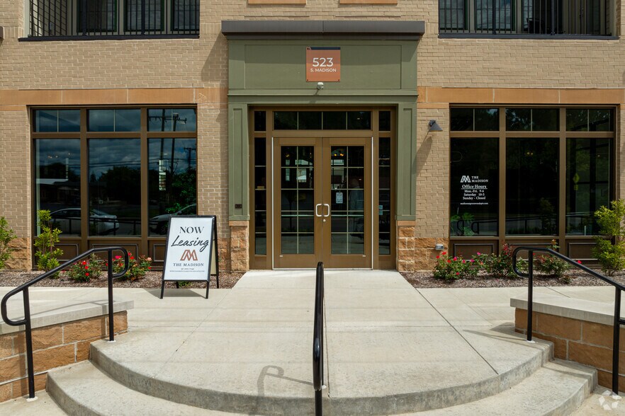 523 S Madison Ave, Greenwood, IN à louer - Photo de l’immeuble – Image 3 sur 46