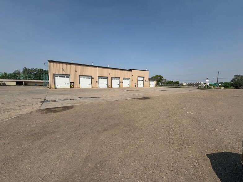 3201 84th Ave NW, Strathcona County, AB à louer - Photo de l’immeuble – Image 2 sur 7
