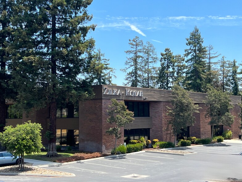 1155 N 1st St, San Jose, CA à louer - Photo de l’immeuble – Image 1 sur 3