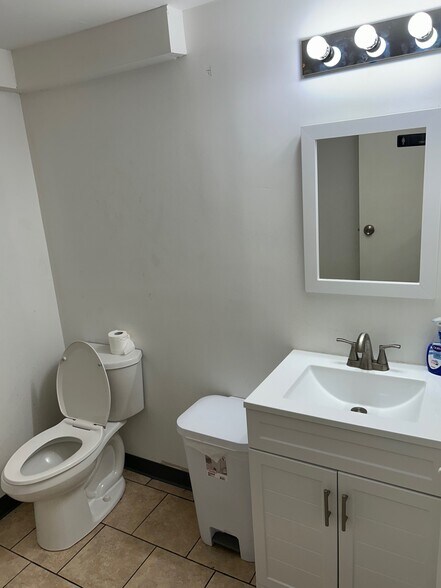 32-36 Garrett Rd, Upper Darby, PA à louer - Photo de l’immeuble – Image 2 sur 16