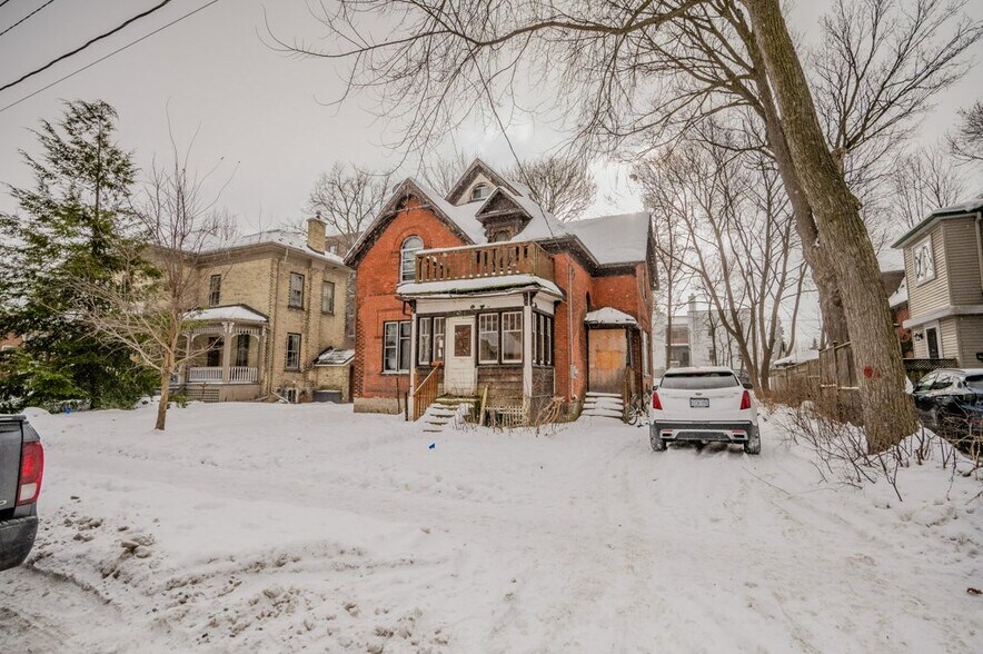 223 Mary St, Waterloo, ON à vendre - Photo de l’immeuble – Image 1 sur 9