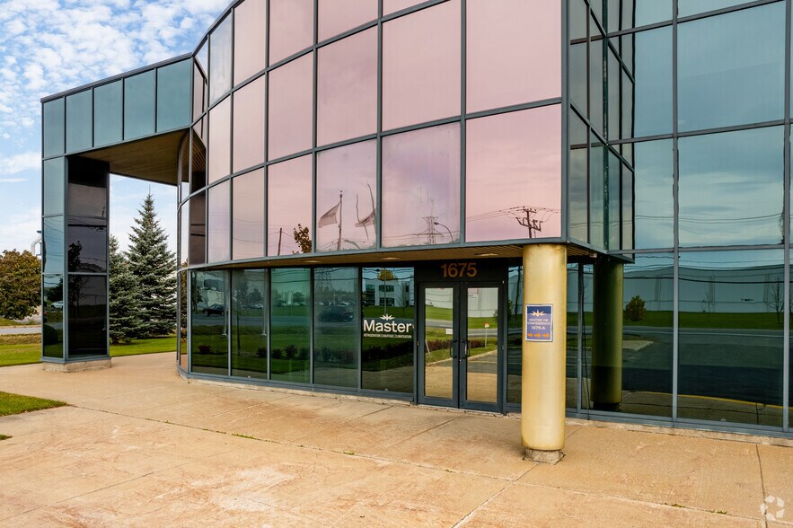 1675 Boul de Montarville, Boucherville, QC à louer - Photo de l’immeuble – Image 3 sur 19