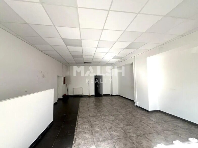 Local commercial dans Vénissieux à louer - Photo de l’immeuble – Image 1 sur 4