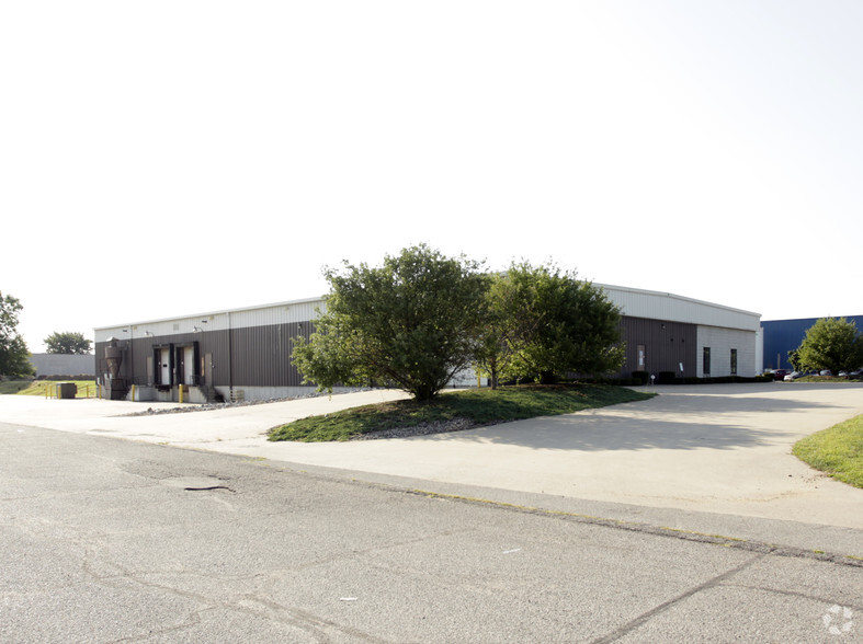 815 Eisenhower Dr, Goshen, IN à louer - Photo de l’immeuble – Image 2 sur 2