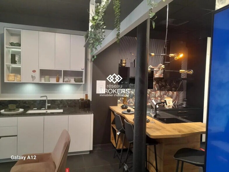 Local commercial dans Orléans à louer - Photo de l’immeuble – Image 3 sur 5