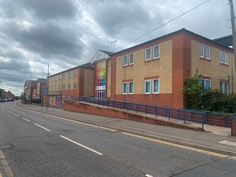 Portland Rd, Hucknall à louer - Photo de l’immeuble – Image 2 sur 7