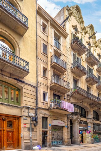 Plus de détails pour Carrer de la Boqueria, 9, Barcelone - Local commercial à louer