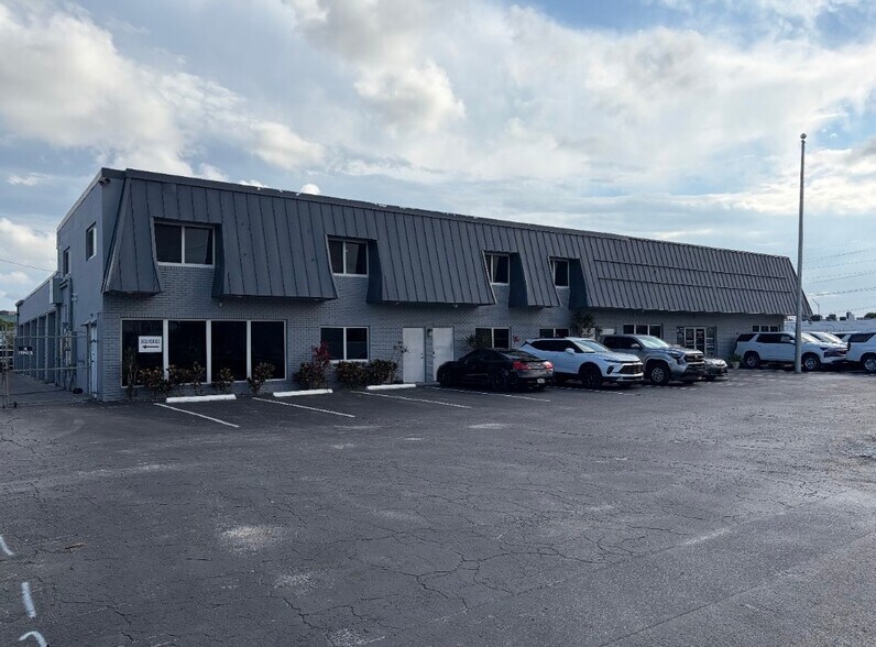 742-750 W McNab Rd, Fort Lauderdale, FL à vendre - Photo principale – Image 1 sur 11