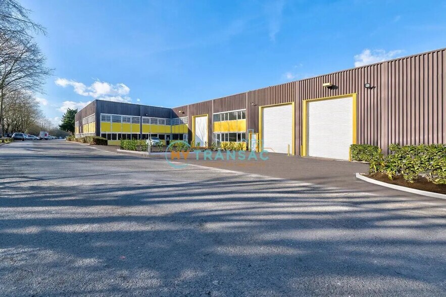 Local d’activités dans Torcy à louer - Photo de l’immeuble – Image 1 sur 7