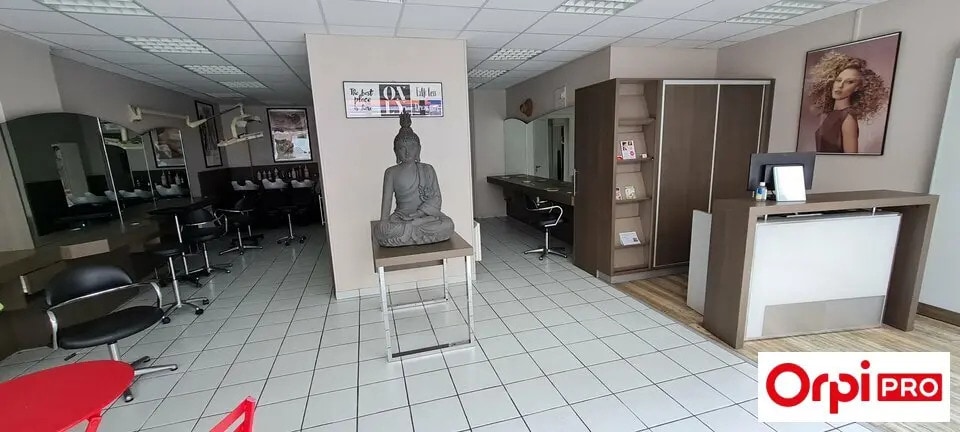 Local commercial dans Saint-Brieuc à louer - Photo de l’immeuble – Image 2 sur 3