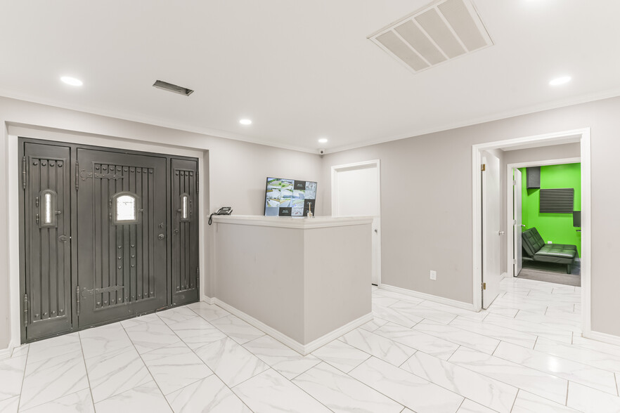 1207 S Houston, Humble, TX à louer - Photo de l’immeuble – Image 3 sur 7