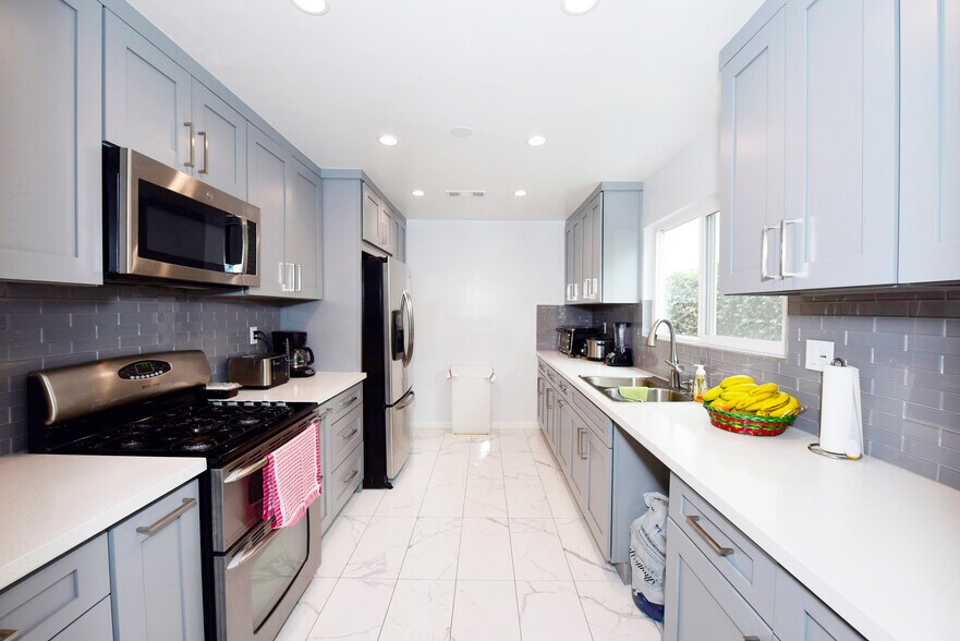 20601 Mayall St, Chatsworth, CA à vendre - Photo intérieure – Image 2 sur 7