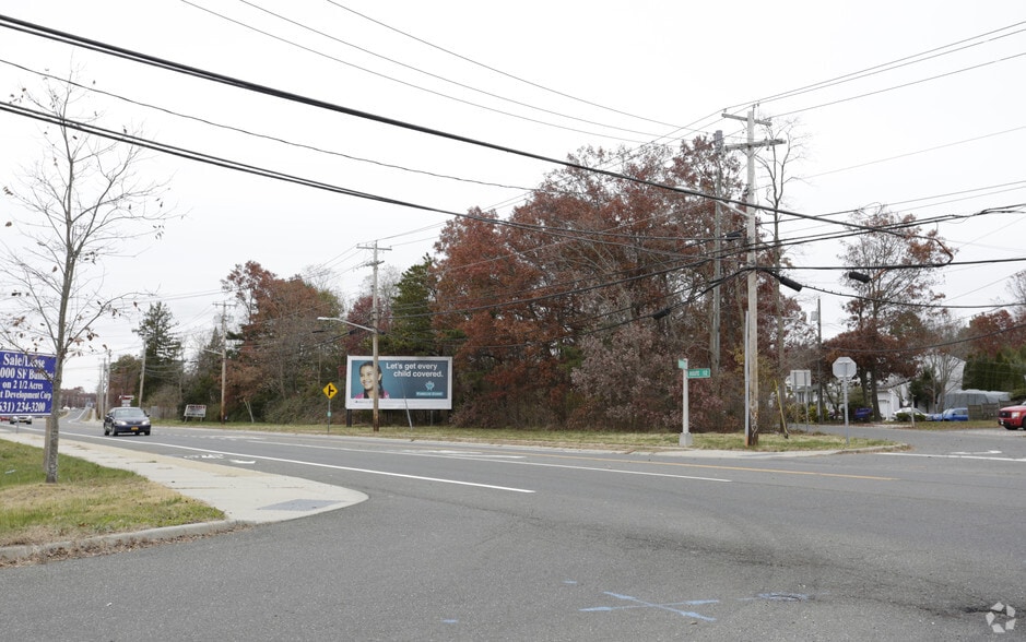 Route 112, Port Jefferson Station, NY à vendre - Photo principale – Image 1 sur 6