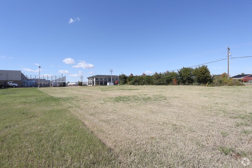 600 Merchant Dr, Norman, OK à vendre - Photo principale – Image 1 sur 4