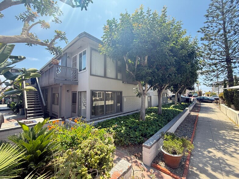 801-807 Coronado Ct, San Diego, CA à vendre - Photo de l’immeuble – Image 2 sur 15