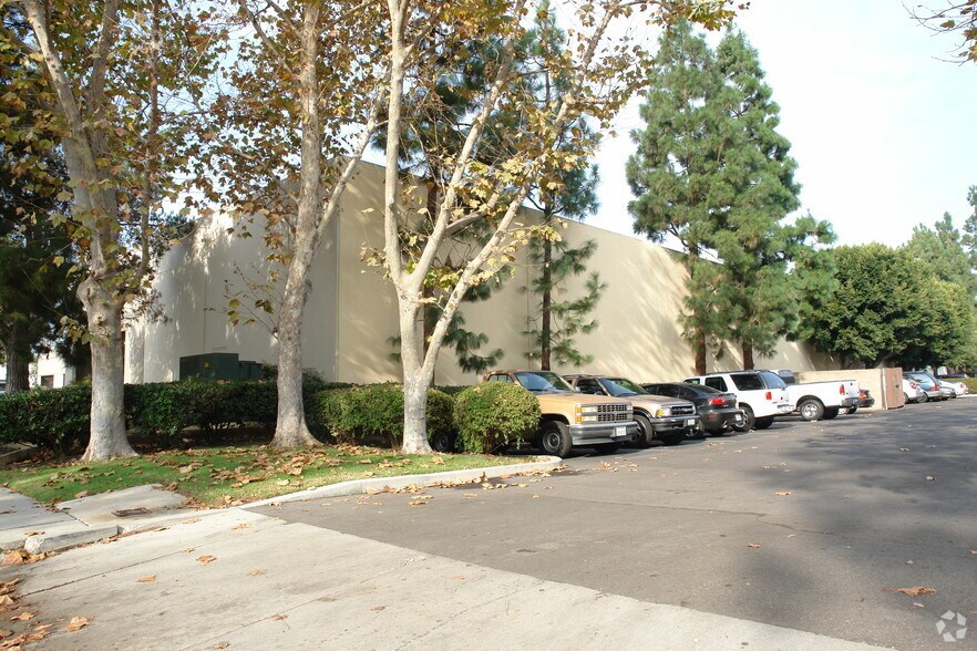 1115 Avenida Acaso, Camarillo, CA à louer - Photo de l’immeuble – Image 3 sur 6