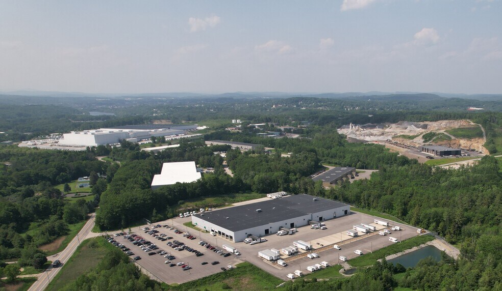 11 Gendron Drive, Lewiston, ME à louer - Photo principale – Image 1 sur 2