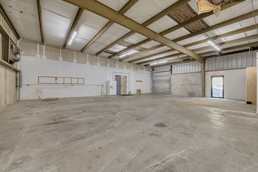 440 Roberts Rd, Oldsmar, FL à louer - Photo de l’immeuble – Image 1 sur 14