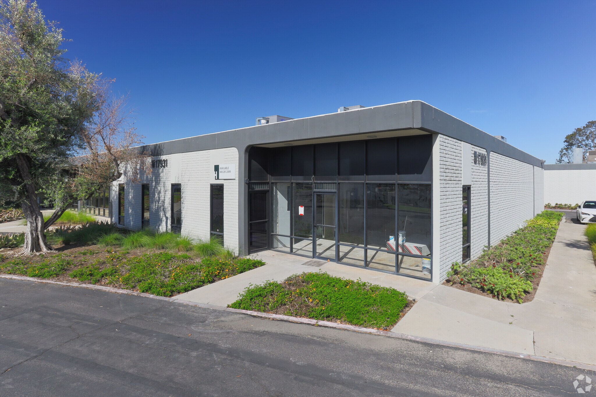 17931 Sky Park Cir, Irvine, CA à louer Photo principale– Image 1 sur 5