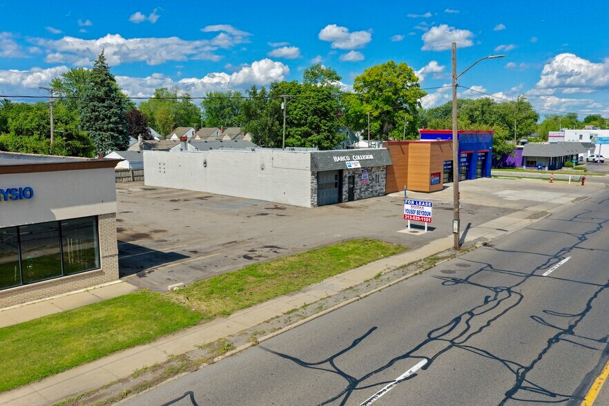 28022 Ford Rd, Garden City, MI à louer - Photo de l’immeuble – Image 2 sur 7
