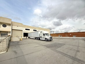 2335 E 27th St, Los Angeles, CA à louer Photo intérieure– Image 2 sur 8