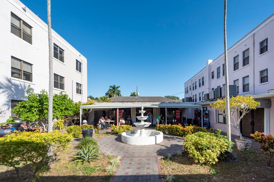 2001 Polk St, Hollywood, FL à vendre - Photo de l’immeuble – Image 3 sur 14