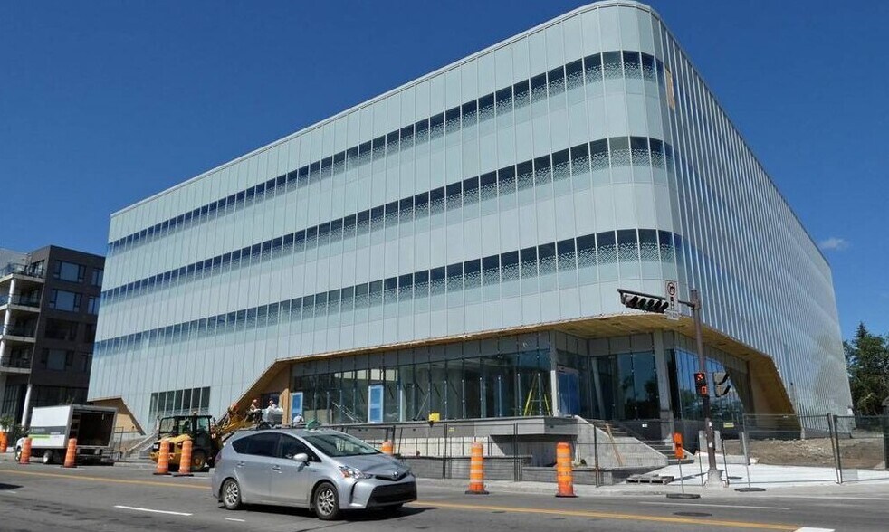1825 Boul Henri-Bourassa, Québec, QC à louer - Photo de l’immeuble – Image 2 sur 4