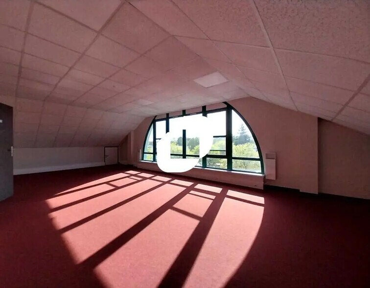 Bureau dans Trappes à louer - Photo de l’immeuble – Image 3 sur 17