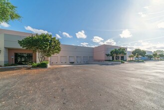 3930 Executive Way, Miramar, FL à louer Photo intérieure– Image 2 sur 3