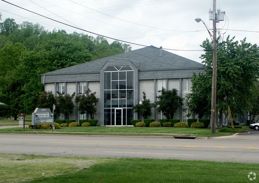 1557 Vernon Odom Ave, Akron, OH à louer - Photo de l’immeuble – Image 3 sur 4