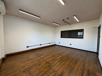 Plus de détails pour Mowat Industrial Estate, Watford - Différents types d’espaces à louer