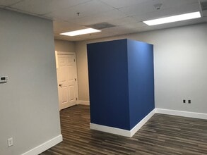 787 Commerce Dr, Venice, FL à louer Photo intérieure– Image 1 sur 4