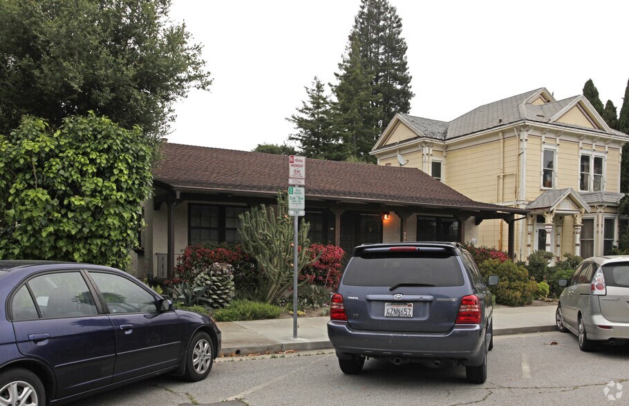 330 Locust St, Santa Cruz, CA à louer - Photo de l’immeuble – Image 3 sur 17