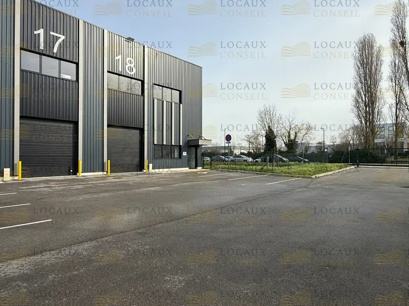 Local d’activités dans Cergy à louer Photo principale– Image 1 sur 5