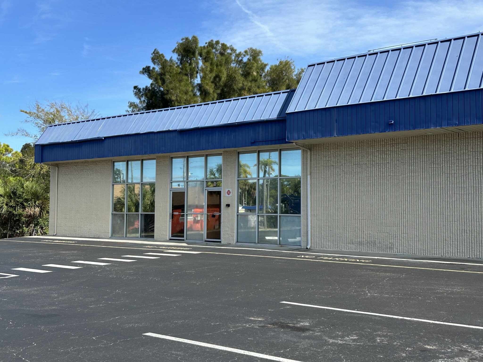 7400 US Highway 19, New Port Richey, FL à louer Photo de l’immeuble– Image 1 sur 29