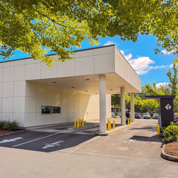 First Tech Credit Union & Hillsboro Med. portefeuille de 2 biens à vendre sur LoopNet.fr - Photo de l’immeuble – Image 3 sur 6