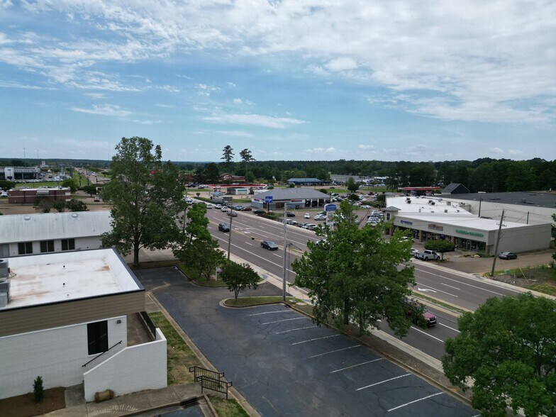 346 Crossgates Blvd, Brandon, MS à vendre - Photo de l’immeuble – Image 2 sur 5