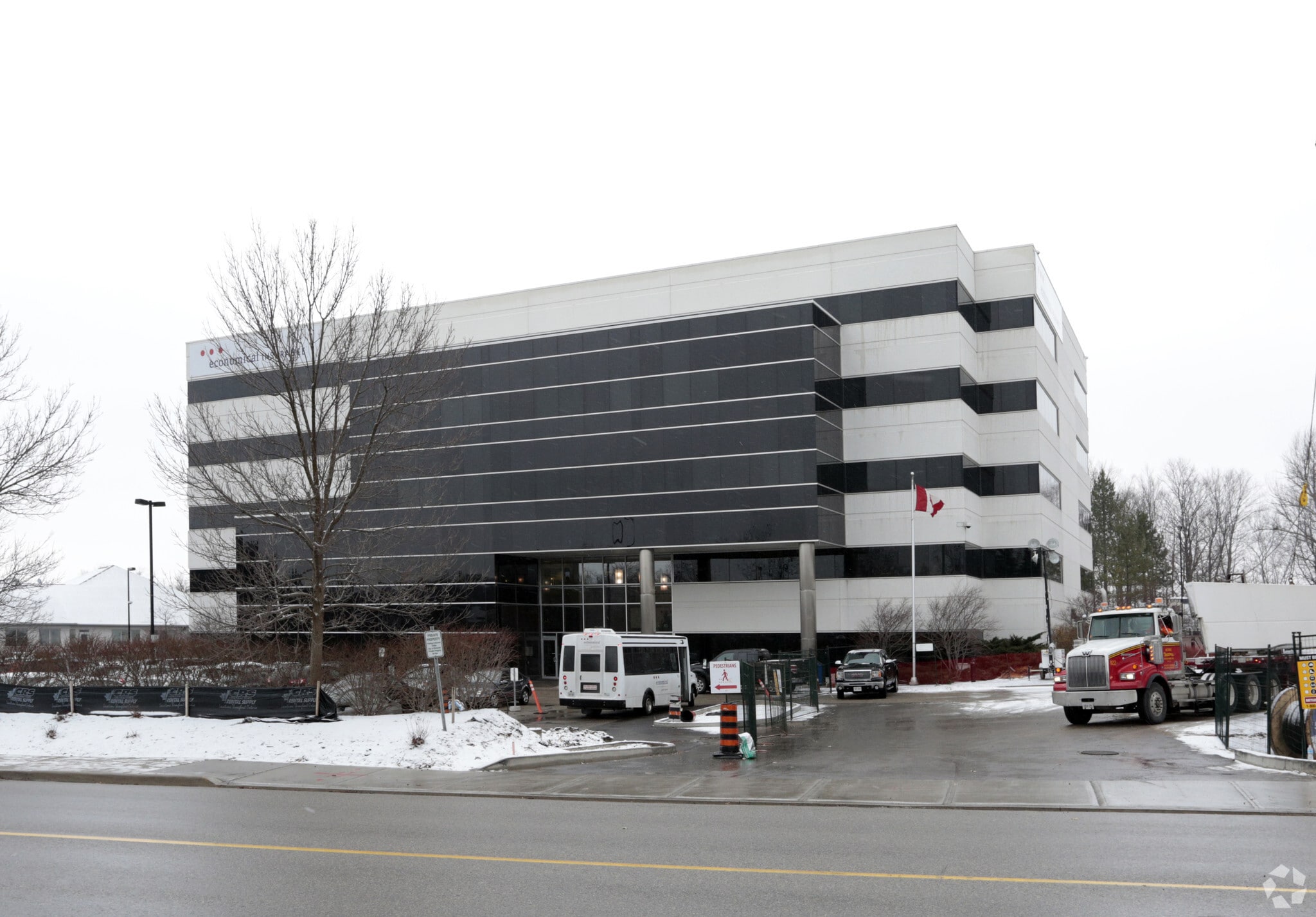 590 Riverbend Dr, Kitchener, ON à louer Photo principale– Image 1 sur 3