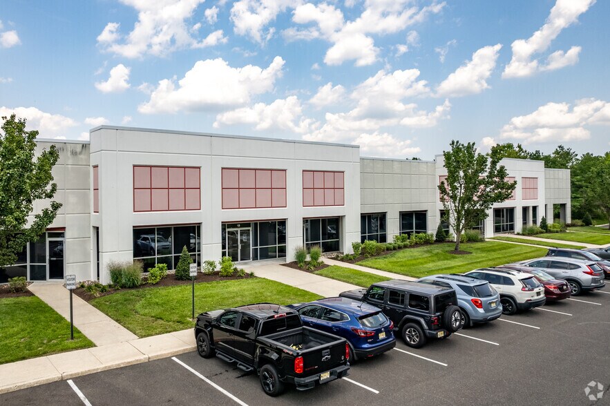 5 Terri Ln, Burlington, NJ à louer - Photo principale – Image 1 sur 8